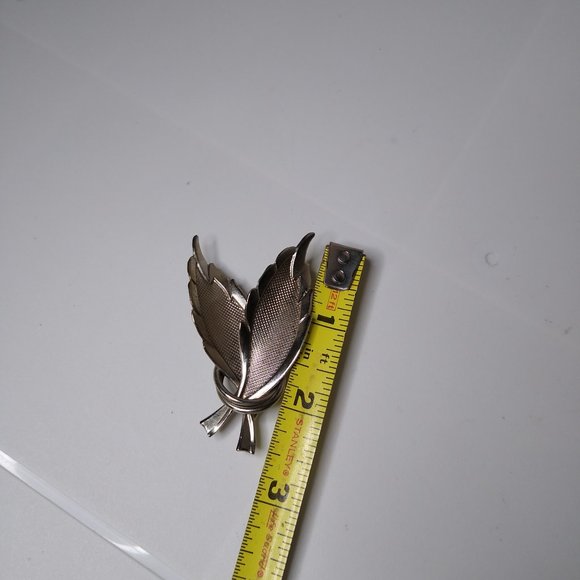 Vintage Metal Feather Brooch - Picture 15 of 16